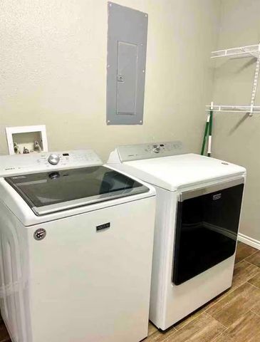 3103 Monroe St, Nederland, TX 77627