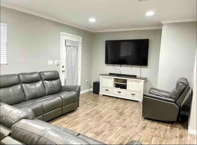 3103 Monroe St, Nederland, TX 77627