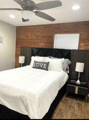 3103 Monroe St, Nederland, TX 77627