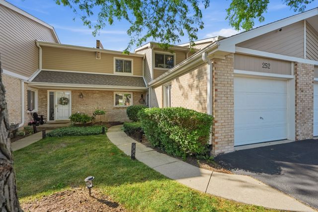 252 W Golfview Terrace, Palatine, IL 60067