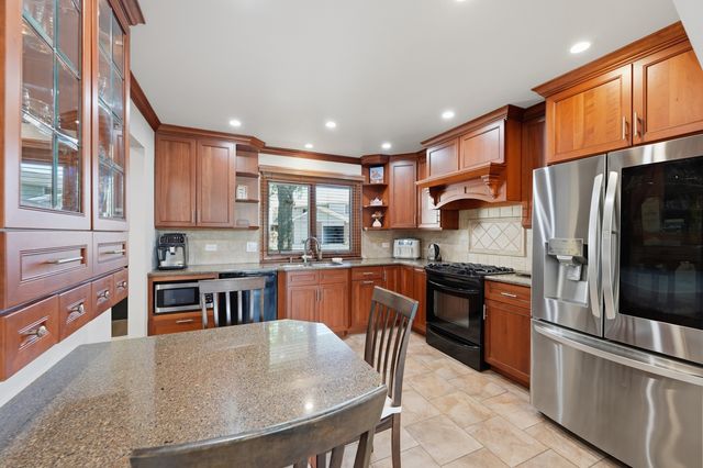 252 W Golfview Terrace, Palatine, IL 60067