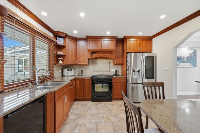 252 W Golfview Terrace, Palatine, IL 60067