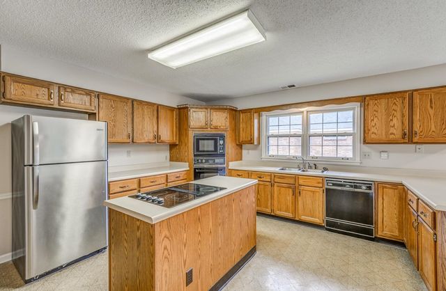 8198 WALNUT CREEK RD, Memphis, TN 38018