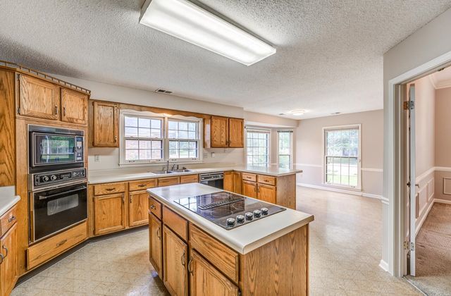 8198 WALNUT CREEK RD, Memphis, TN 38018