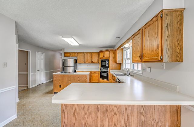 8198 WALNUT CREEK RD, Memphis, TN 38018
