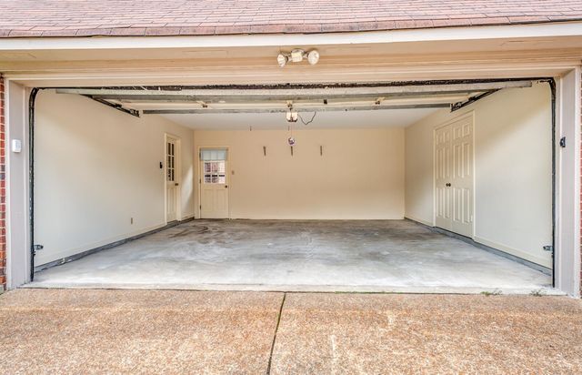 8198 WALNUT CREEK RD, Memphis, TN 38018