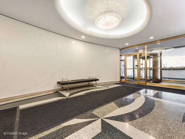 21 W Goethe Street 2D, Chicago, IL 60610