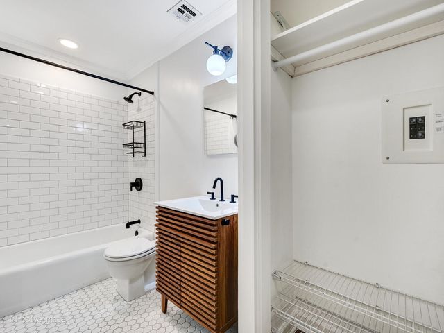 21 W Goethe Street 2D, Chicago, IL 60610