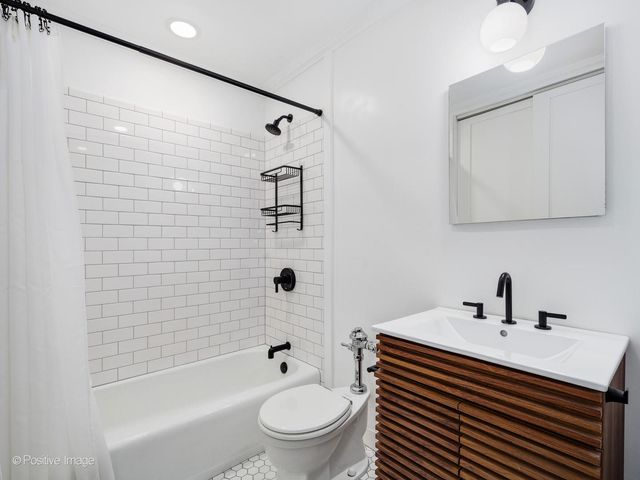 21 W Goethe Street 2D, Chicago, IL 60610