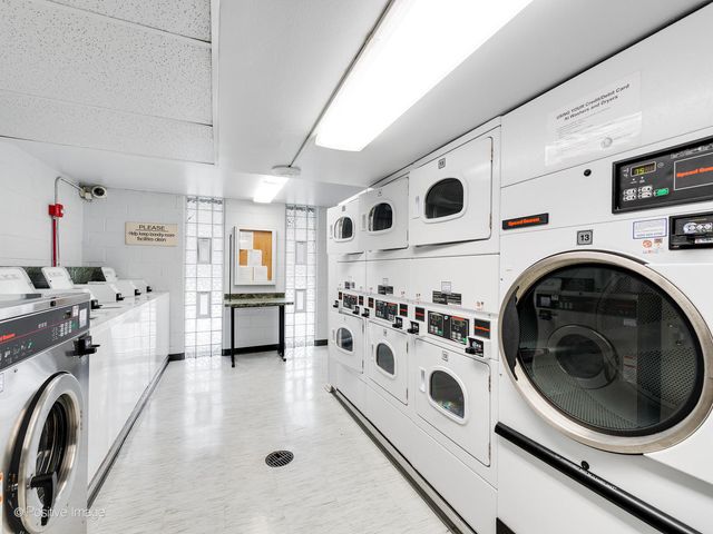 21 W Goethe Street 2D, Chicago, IL 60610