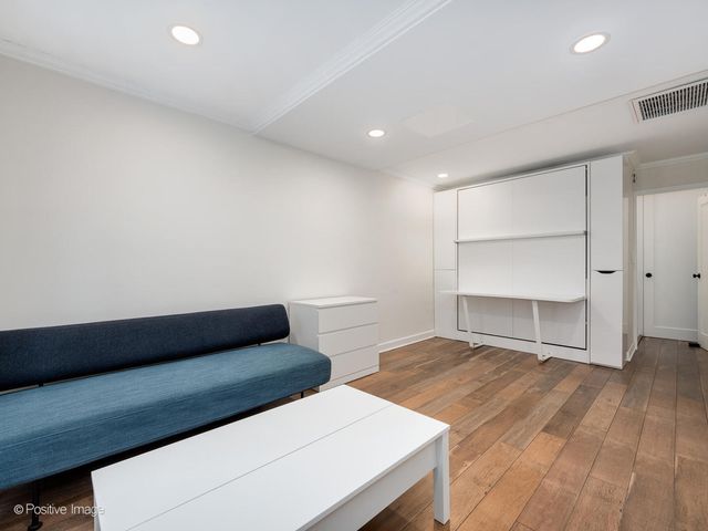 21 W Goethe Street 2D, Chicago, IL 60610