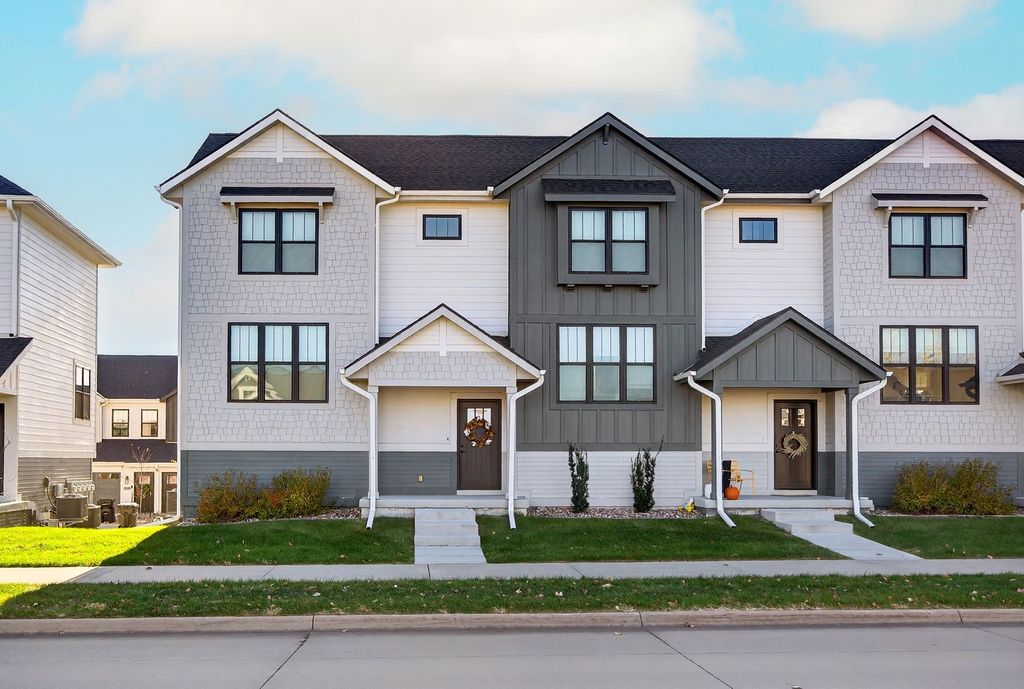 2829 SW Prairie Trail Parkway, Ankeny, IA 50023