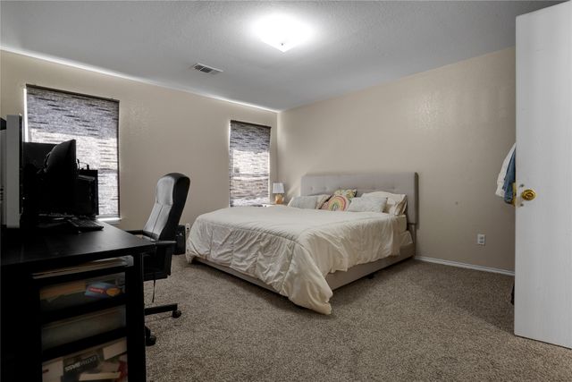 736 W Colony Drive, Arlington, TX 76001