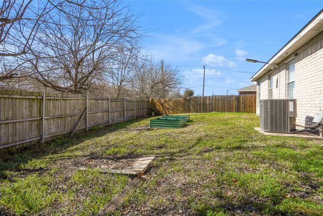 736 W Colony Drive, Arlington, TX 76001