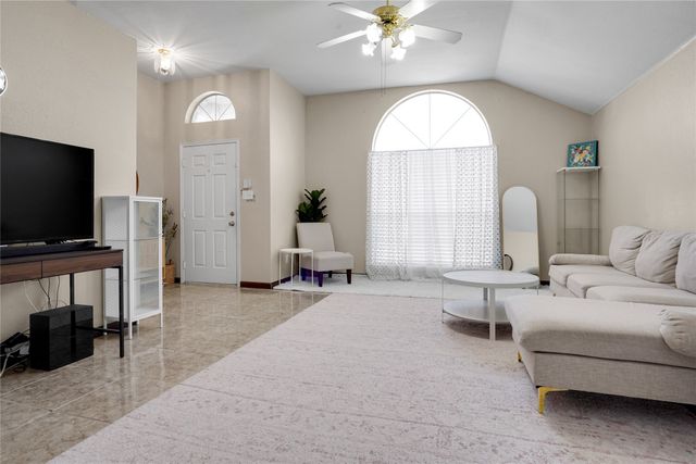 736 W Colony Drive, Arlington, TX 76001