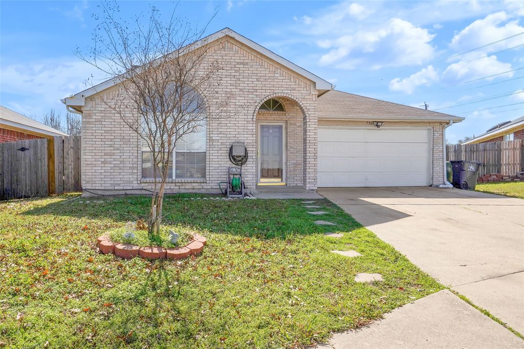736 W Colony Drive, Arlington, TX 76001