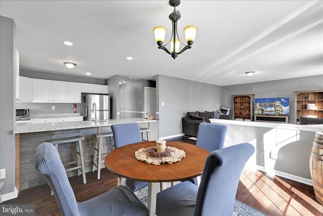 100 MARQUIS DR, Coatesville, PA 19320