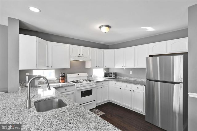 100 MARQUIS DR, Coatesville, PA 19320