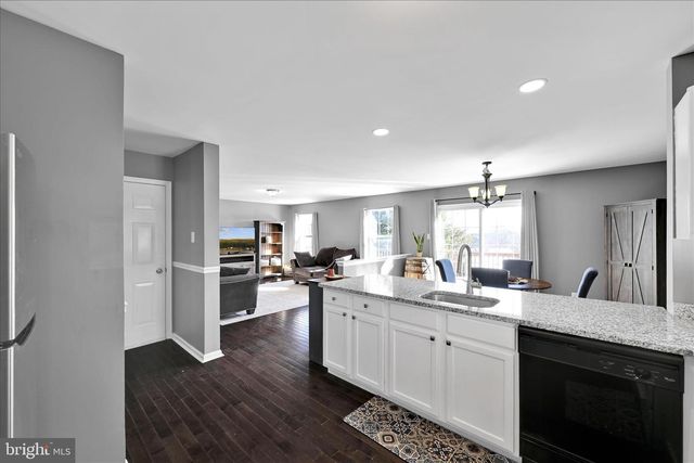 100 MARQUIS DR, Coatesville, PA 19320