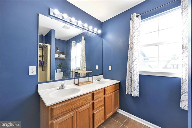 100 MARQUIS DR, Coatesville, PA 19320