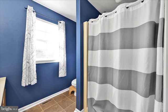 100 MARQUIS DR, Coatesville, PA 19320