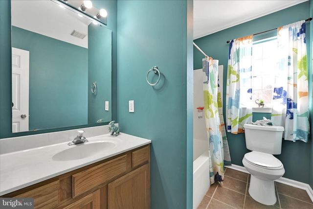 100 MARQUIS DR, Coatesville, PA 19320