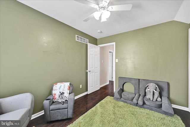 100 MARQUIS DR, Coatesville, PA 19320