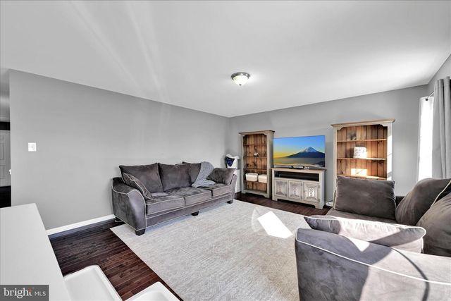 100 MARQUIS DR, Coatesville, PA 19320