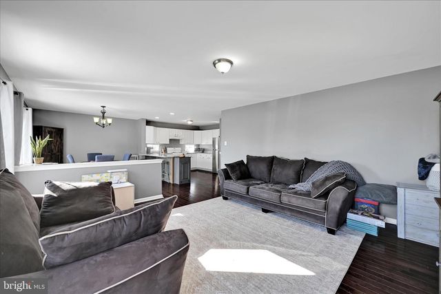 100 MARQUIS DR, Coatesville, PA 19320