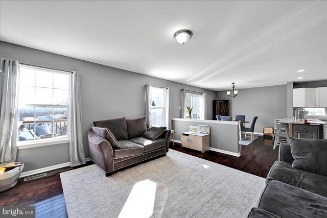 100 MARQUIS DR, Coatesville, PA 19320