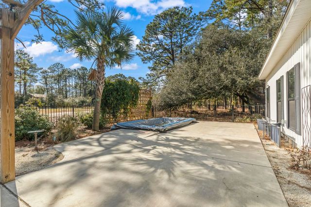 162 Moss Dale Ln., Pawleys Island, SC 29585