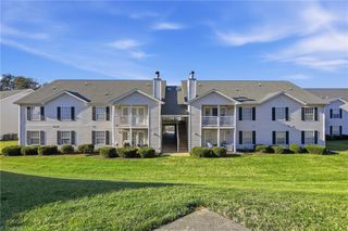 7129 Friendly Avenue D, Greensboro, NC 27410