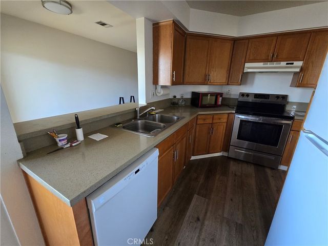7641 Reseda 120, Reseda, CA 91335