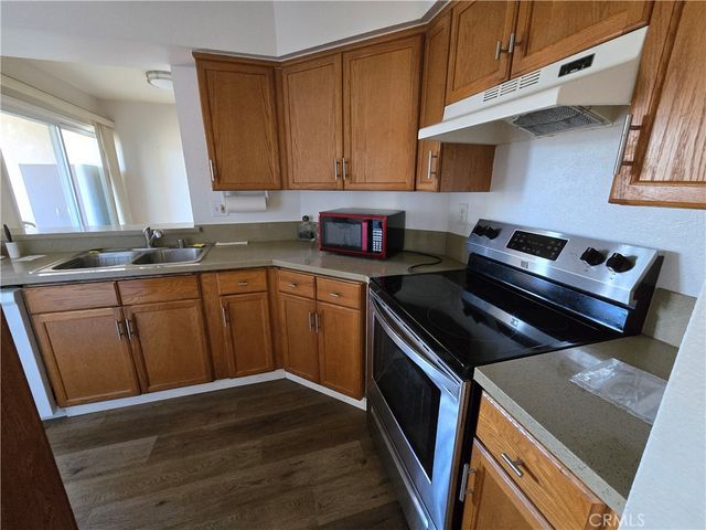 7641 Reseda 120, Reseda, CA 91335