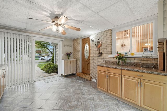9437 N Lockwood Avenue, Skokie, IL 60077