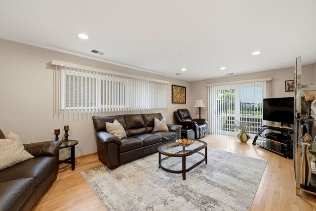 9437 N Lockwood Avenue, Skokie, IL 60077