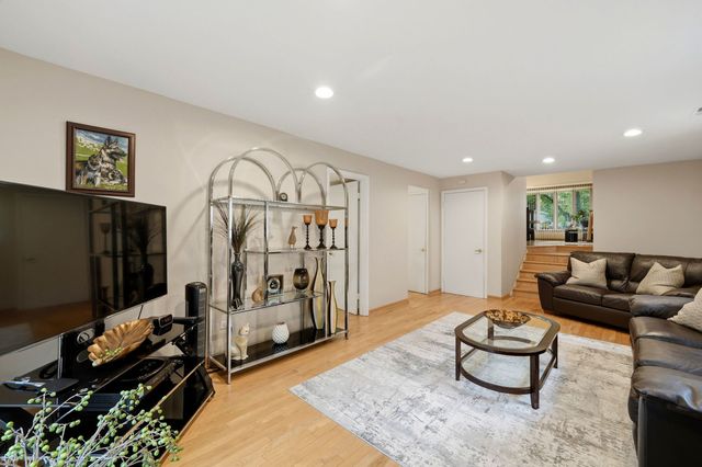 9437 N Lockwood Avenue, Skokie, IL 60077