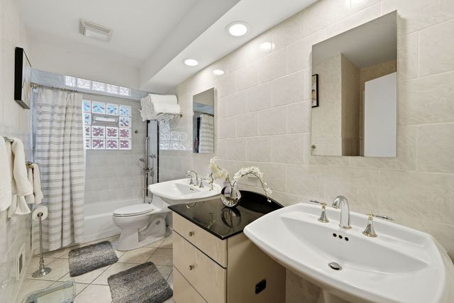 9437 N Lockwood Avenue, Skokie, IL 60077