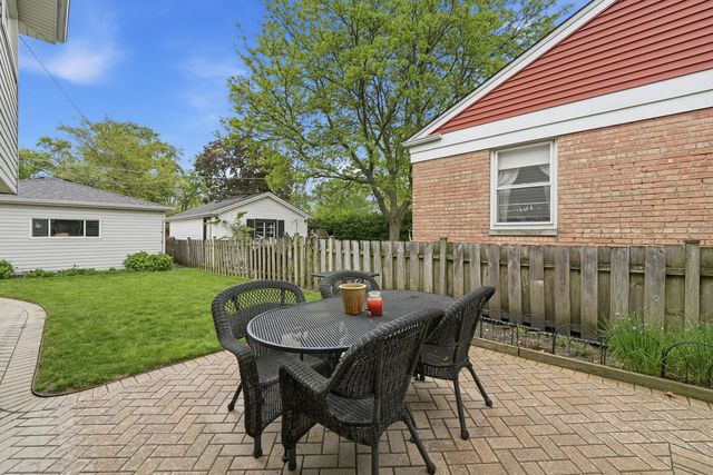 9437 N Lockwood Avenue, Skokie, IL 60077