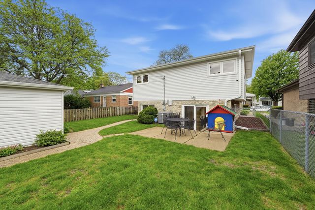 9437 N Lockwood Avenue, Skokie, IL 60077