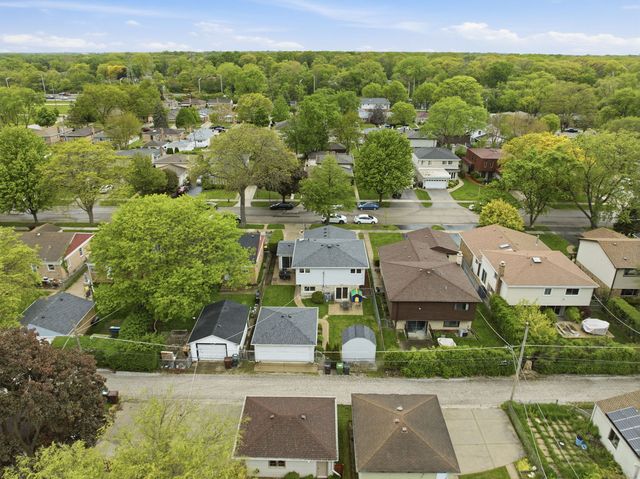 9437 N Lockwood Avenue, Skokie, IL 60077