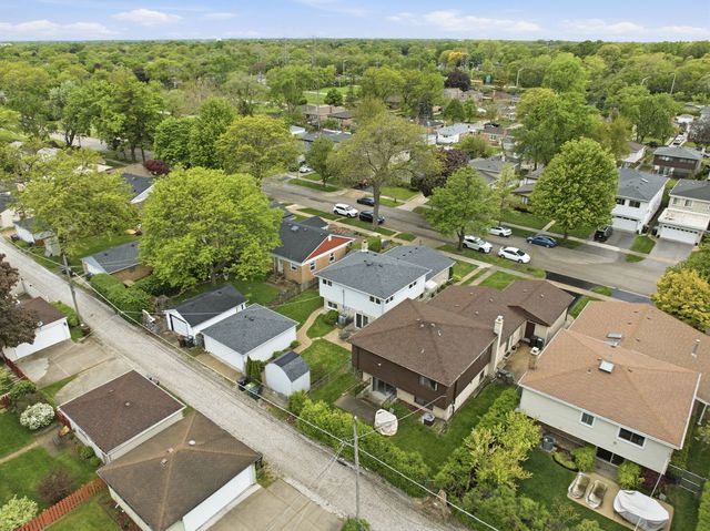 9437 N Lockwood Avenue, Skokie, IL 60077