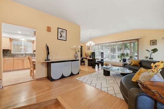 9437 N Lockwood Avenue, Skokie, IL 60077