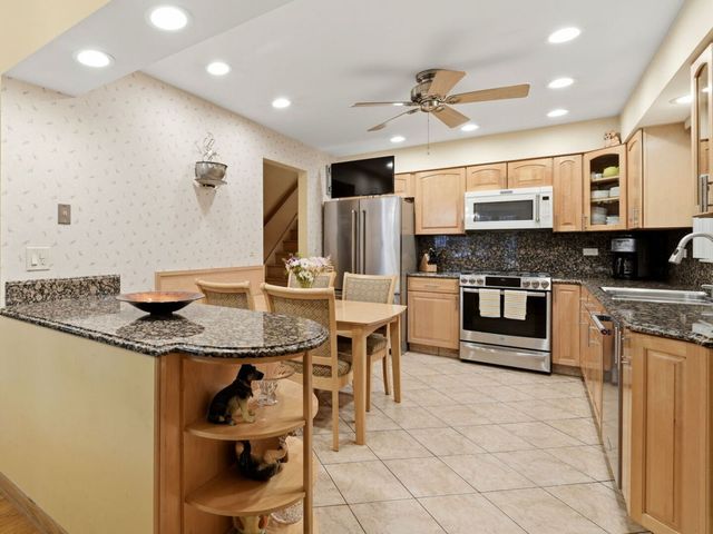 9437 N Lockwood Avenue, Skokie, IL 60077