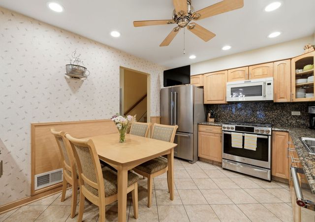 9437 N Lockwood Avenue, Skokie, IL 60077