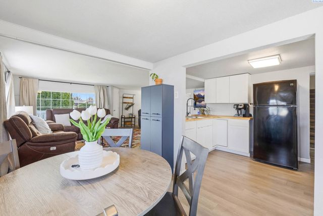 1207 Sanford Ave, Richland, WA 99354