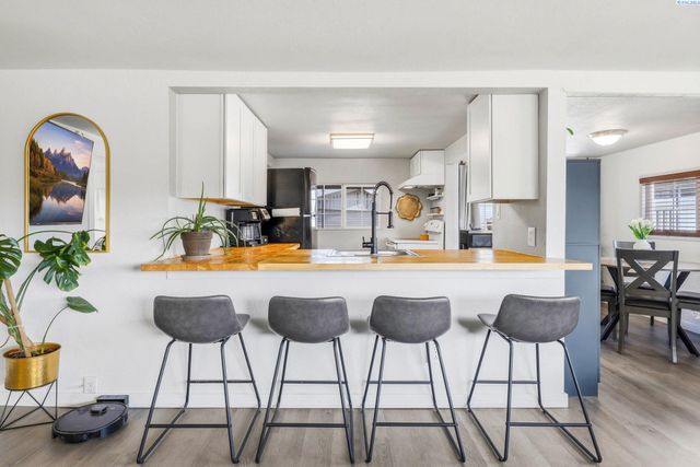 1207 Sanford Ave, Richland, WA 99354