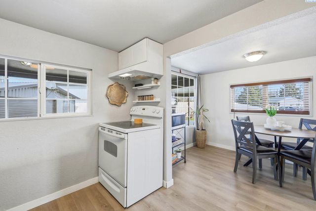 1207 Sanford Ave, Richland, WA 99354