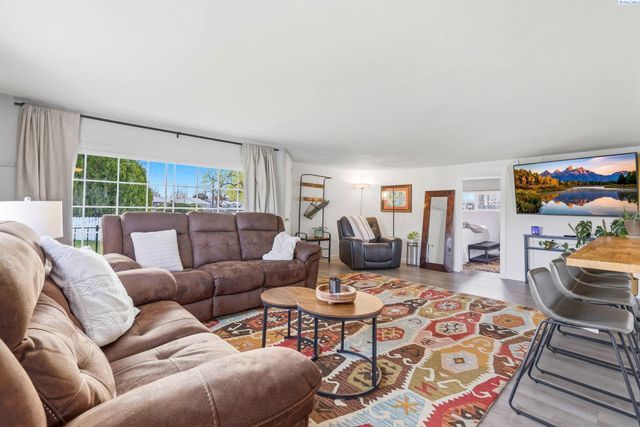 1207 Sanford Ave, Richland, WA 99354