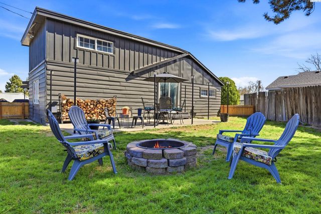 1207 Sanford Ave, Richland, WA 99354